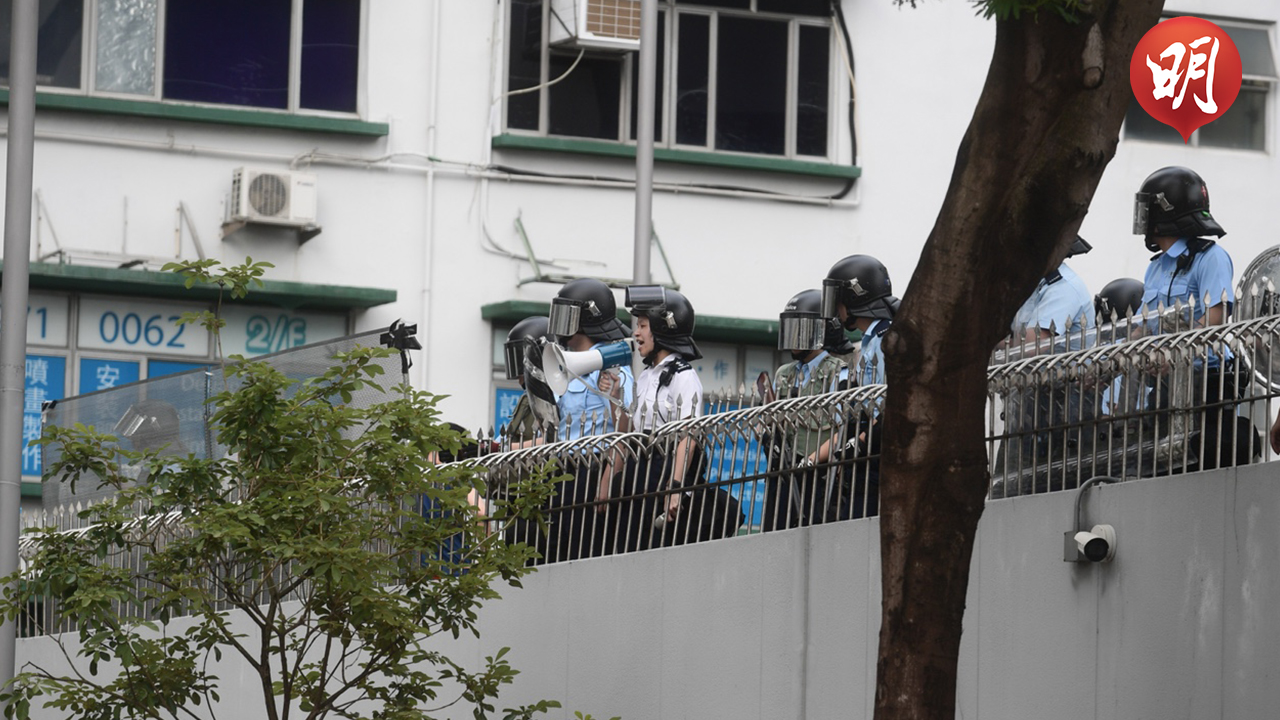 警方長沙灣警署外施放催淚彈（拍攝：艾博瑜、剪接：陳翠美）