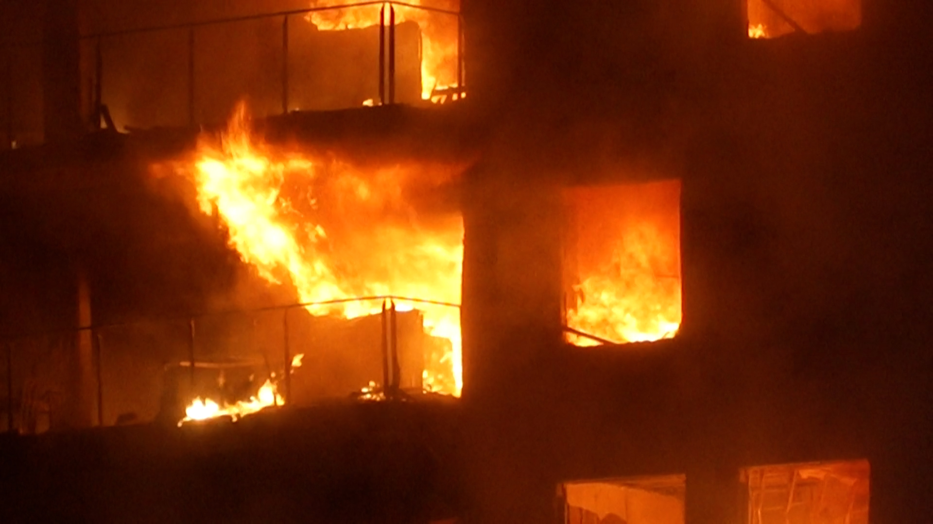 西班牙巴倫西亞住宅樓大火　最少4死【短片】