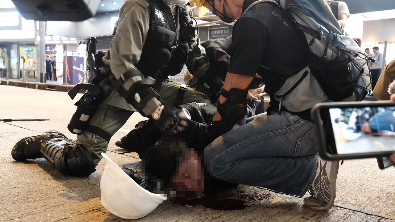 警銅鑼灣拘示威者　有人頭破血流（拍攝：周芷晴、剪接：鮑錦瑤）